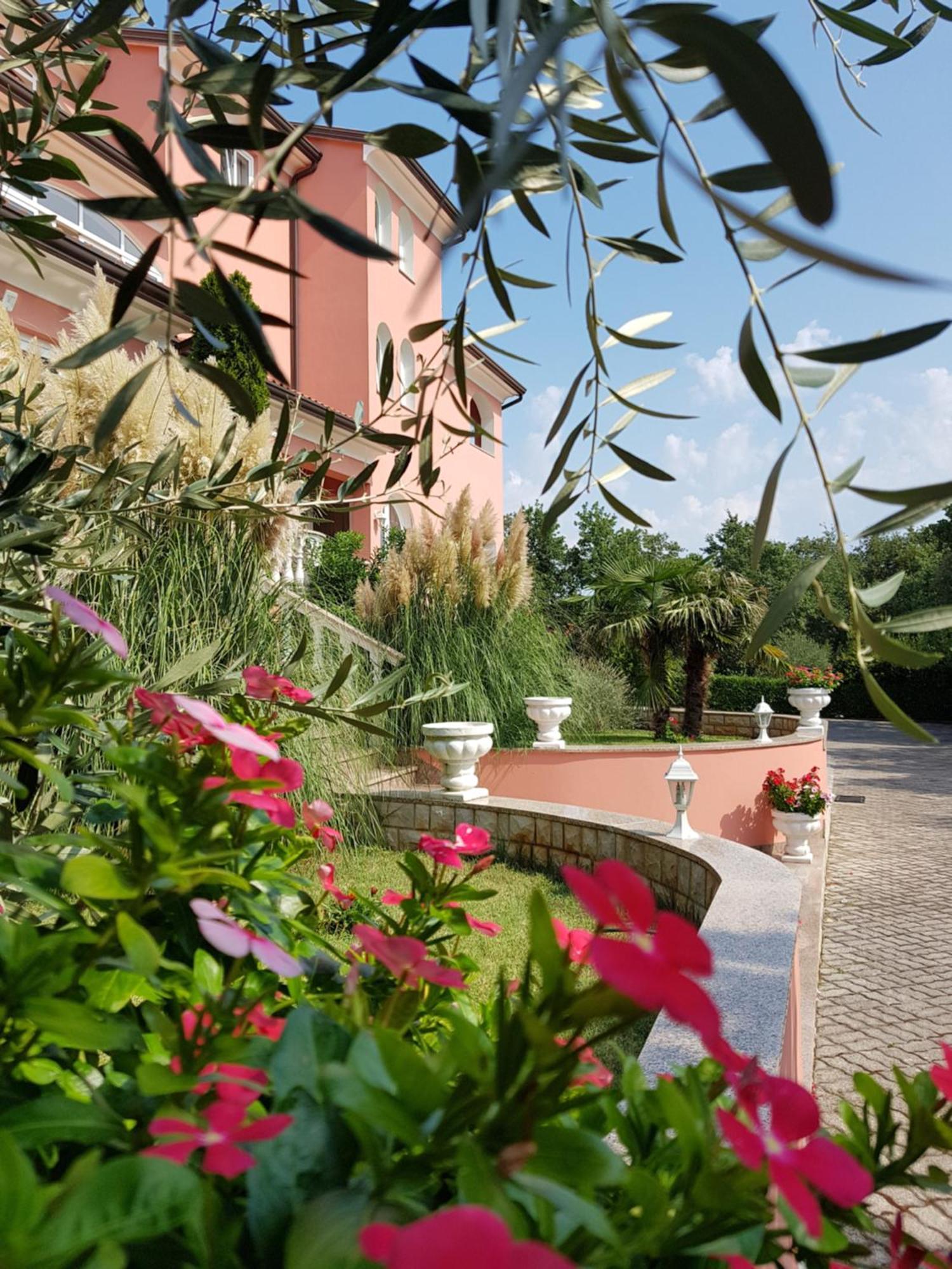 Apartments And Rooms Villa Chiara Крница Экстерьер фото